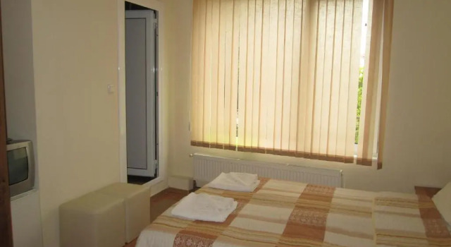 Двухместный номер Standard Хотел ЮГ / Guest House Yug
