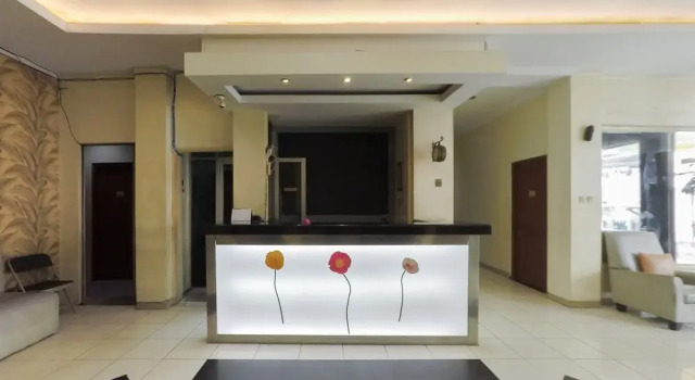 RedDoorz Near Stasiun Tanah Abang, Забронировать Отель Отели Джакарты с парковкой, рядом с Wisma 77, Парковка