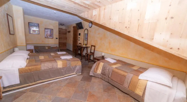 Четырёхместный номер Standard Hotel Gran Trun