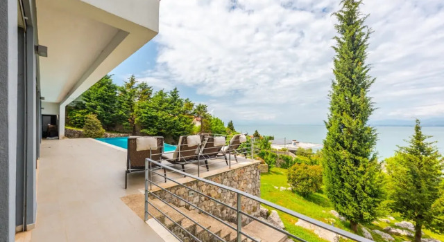 Villa Exclusive Lake Villa