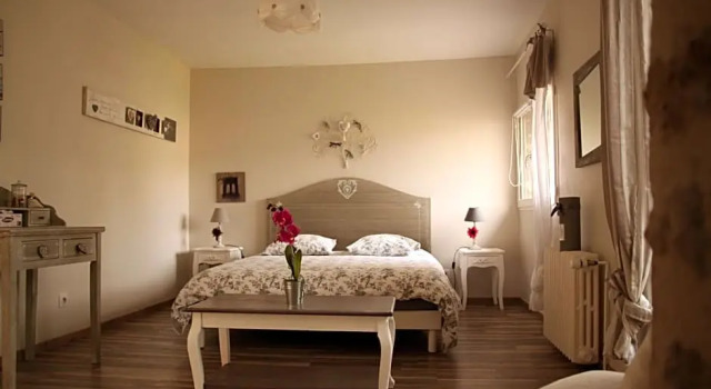 Gite - a L'ombre du Teil, Rezerwuj Hotel  