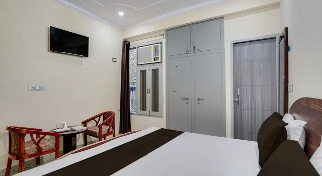 Люкс Classic Hotel O Jagdamba Homestay Hotel & Guest House