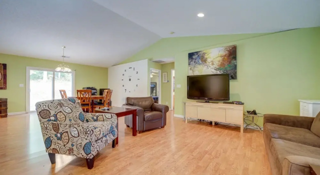Коттедж Candler Home w/ Large Deck: Hike, Bike & Unwind!