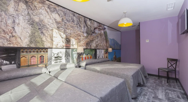 Четырёхместный номер JC Rooms Jardines