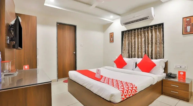 Hotel Moris Banquets by OYO Rooms, Забронировать Отель Раджкот штат Гуджарат