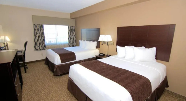 Четырёхместный номер Standard Rock Island Inn & Suites