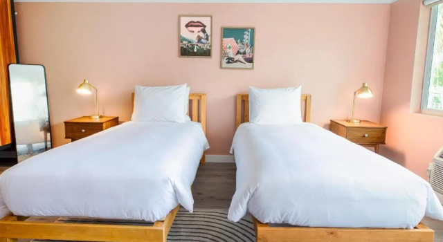 Кровать в общем номере (женский номер) Motel Blu Hotel