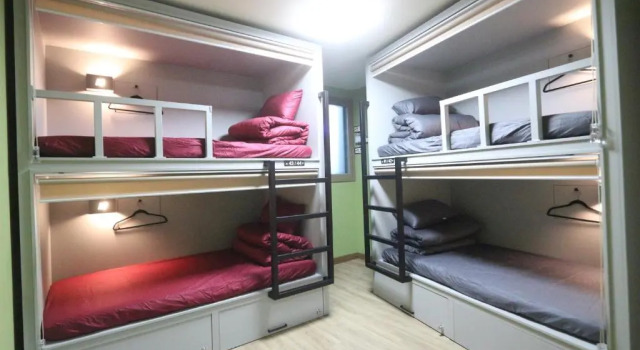 Ekonomi dört kişilik oda Midtown Hostel