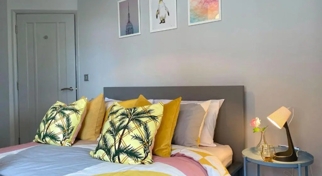 Beautiful Large 4 bedroom House - 5 Minute Walk to the Best Beach! - Great Location - Garden - Parking - Netflix - Fast WiFi - Smart TV - Newly decorated - sleeps up to 10! Close to Bournemouth & Poole & Sandbanks