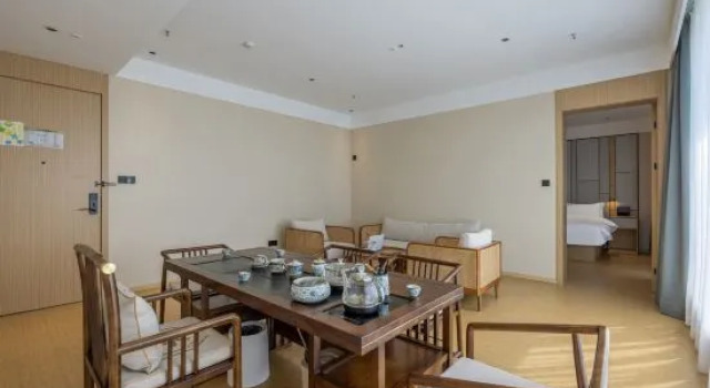 Люкс Deluxe Shanghai Lanshu Smart Hotel (Jinshan City Beach Branch)