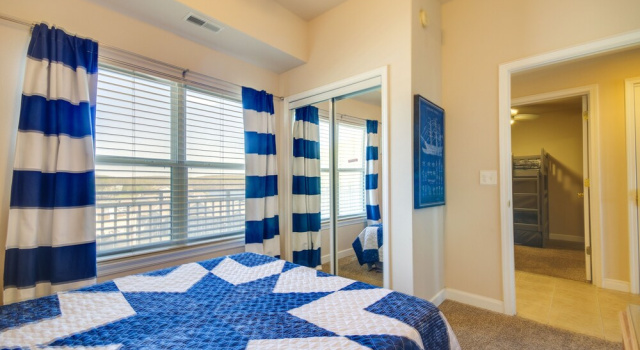 Lakefront Osage Beach Condo: Balcony & Pool Access