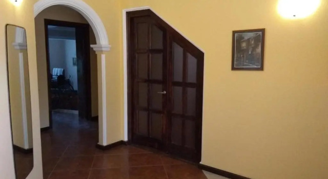 House With Beautiful Garden And Cellar, Prenota Hotel Hotel a Tbilisi con parcheggio, Parcheggio