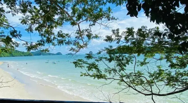 Коттедж Deluxe Cenanghill Beachfront