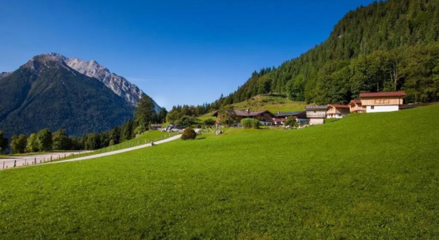 Alpenpension Ettlerlehen, Varaa Mökki Hotellit Baijeri pysäköinnillä, Pysäköinti