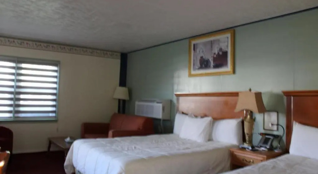 Четырёхместный номер Standard Northside Motel