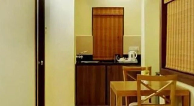 Номер Economy с балконом Sandalwood Hotel & Suites