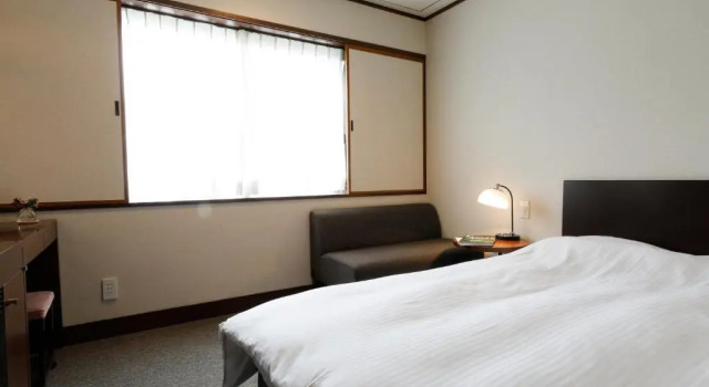 Einzel Zimmer Ryokan Asukasou at the entrancne of Nara park