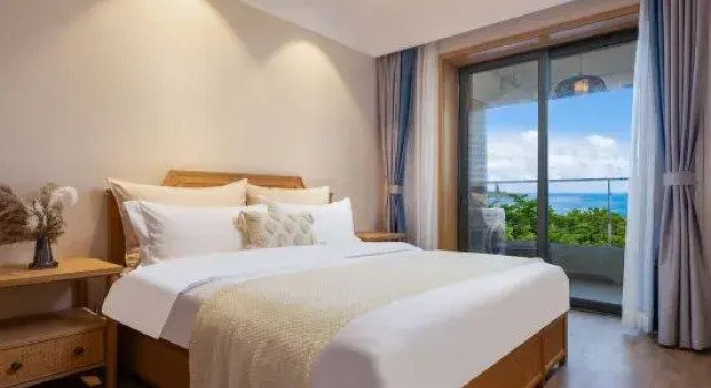 Люкс с 3 комнатами с балконом и с видом на сад Yajing Haiju Surfing Seaview Design Hotel (Wanning Sunac Riyuewan Branch)
