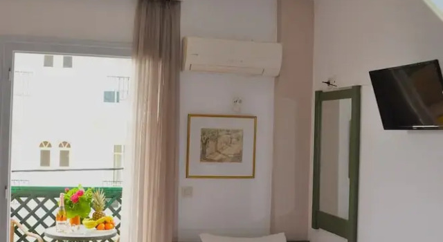 Апартаменты Classic Helen Suites
