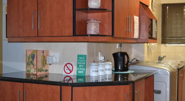 Africa Emerald, Boek Hotel Kempton Park Gauteng