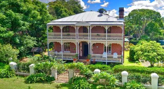 Коттедж Currawong House Maleny - Georgian Style Manor