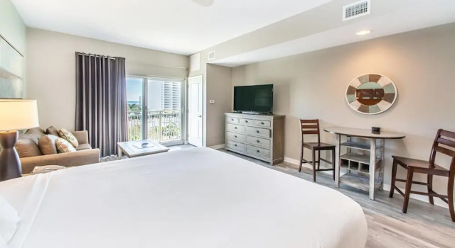 Luau II 6425- Suite Destin-ation, Rezerwuj Hotel Hotele w Emerald Coast z parkingiem, Parking