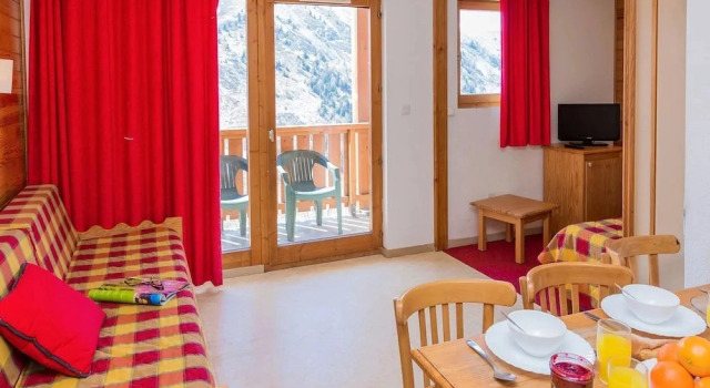 Chalet in French Alps With Balcony, Забронировать Шале Виллы Овернь-Рона-Альпы, Вилла