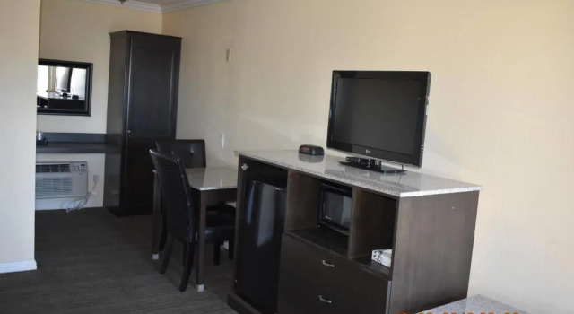 Четырёхместный номер Standard Rockview Inn and Suites - Morro Bay CA
