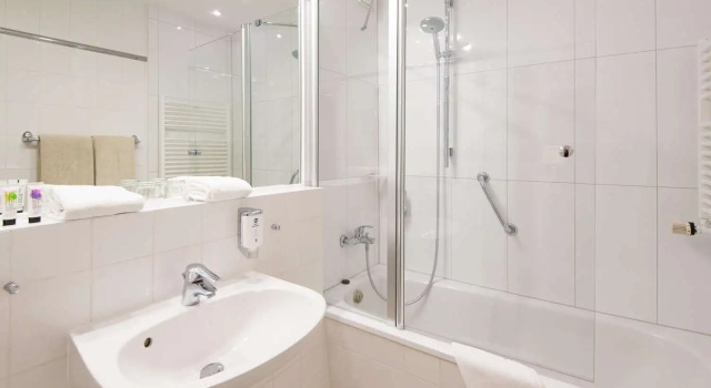 Двухместный номер Deluxe с балконом и с видом на озеро Seehotel Frankenhorst - BW Signature Collection