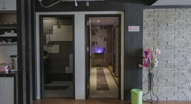 RedDoorz Plus near Pantai Coastarina 2