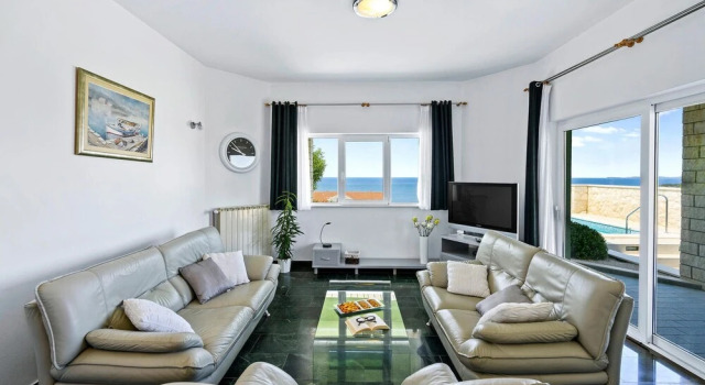 Awesome Home In Primosten, Забронировать Отель Отели Подгребен с парковкой, Парковка