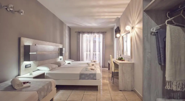 Трёхместный номер Standard Savvas-Deval Hotel