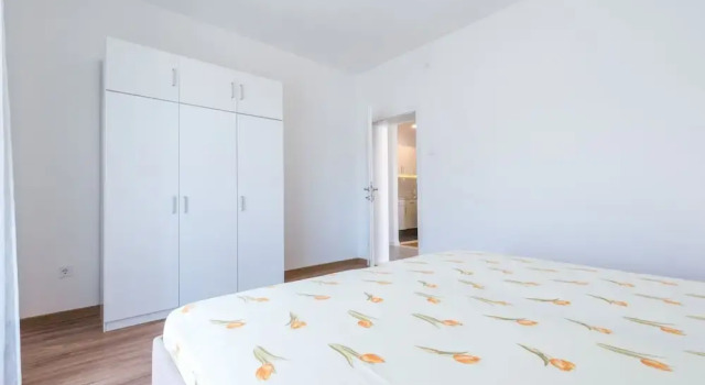 Apartments Lucija - Two Bedroom Apartment With Balcony and Sea View, Забронировать Апартаменты/квартира Отели Дубровника с парковкой, рядом с Пляж Корал, Парковка