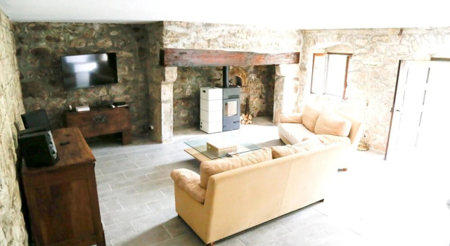 House With 3 Bedrooms in Usclades-et-rieutord, With Wonderful Lake Vie, Boek Hotel La Celle-sous-Gouzon Limousin
