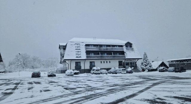 Hotel Wolf 1, Rezerwuj Hotel Hotele w Prahova Valley z parkingiem, Parking