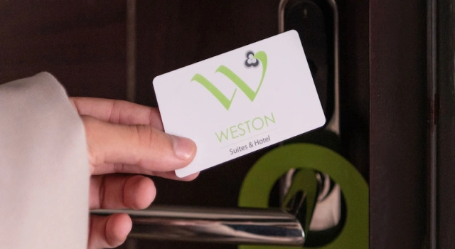 Четырёхместный номер Standard Weston Suites Hotel