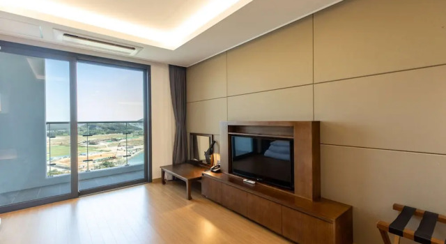 Двухместный номер Standard Ramada Plaza by Wyndham Dolsan Yeosu