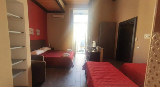 Четырёхместный номер Standard с балконом EmyJo Central B&B