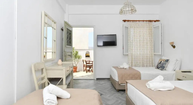 Студия Hara Studios and Apartments