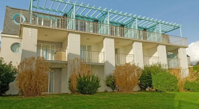 Oceanview Apartment w/ Pool, Rezerwuj Apartament Audierne 