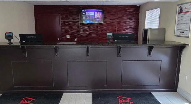 Red Roof Inn Florence, SC, Забронировать Отель Отели Южной Каролины с бассейном, Бассейн