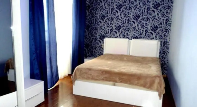 Golden Crown 40, Book Hotel Batumi 