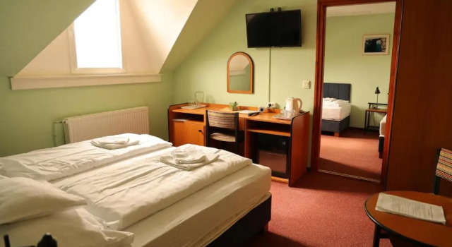 Kisviza Vendeghaz, Rezervovat Hotel Baja 