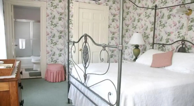 Номер Classic Inn at Old Harbor