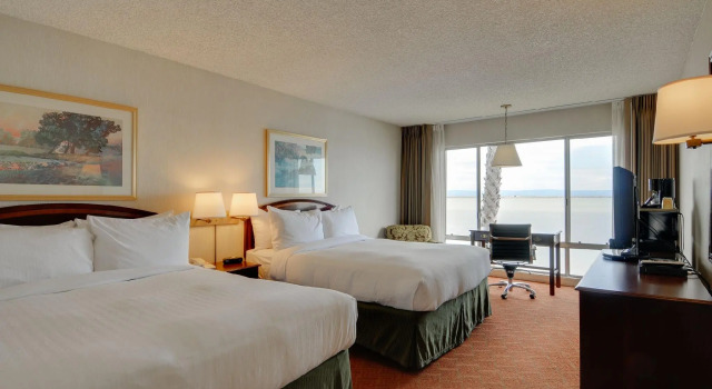 Четырёхместный номер Standard с видом на залив Vagabond Inn Executive San Francisco Airport