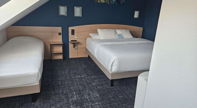 Четырёхместный номер Standard Kyriad Niort-Espace MendesFrance