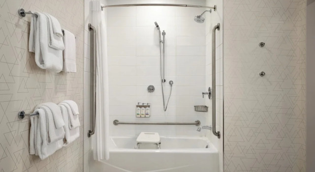Четырёхместный номер Standard Holiday Inn Express Strathroy by IHG