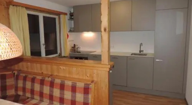 Montalin (451 Ti) 1. Stock, Book Hotel Hotels in Grisons with Parking, Parking