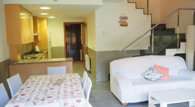 Casa lEscala, piscina comuntària i jardí privat, Забронировать Отель Ла-Эскала Alt Empordà, рядом с Les Barques Beach