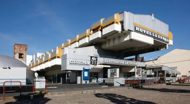 La Serra 211